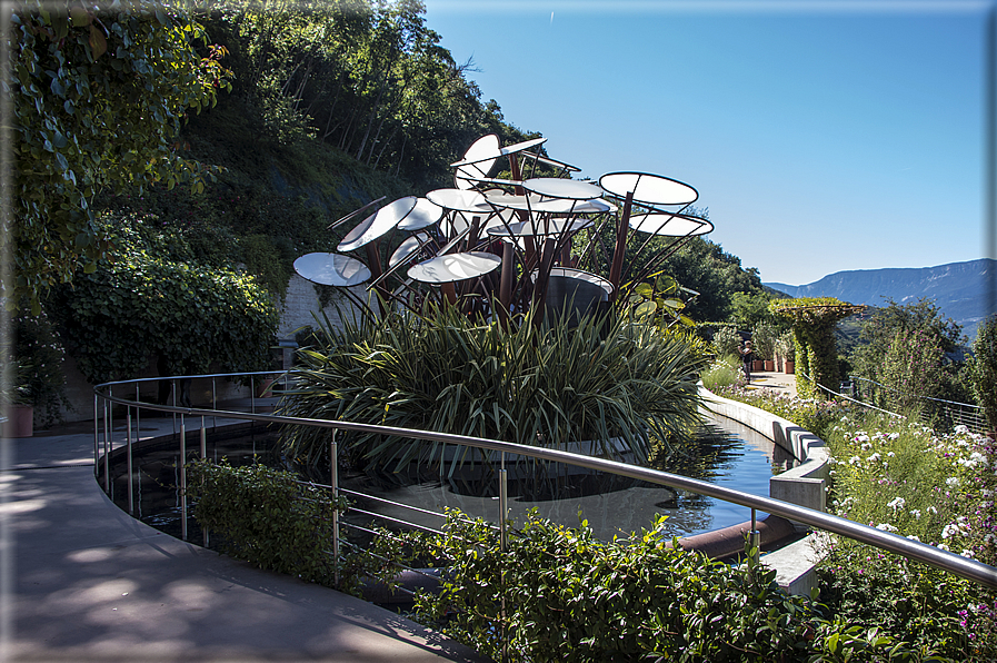 foto Giardini Trauttmansdorff - Giardino degli Innamorati e binocolo di Matteo Thun